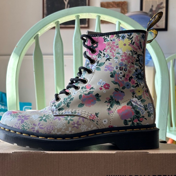 Dr Martens Floral Mashup Backhand Sz 8 - Picture 4 of 6